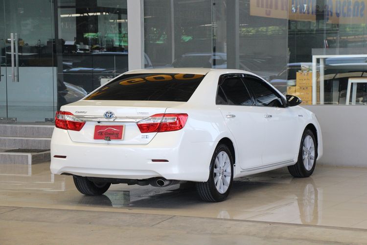 Toyota Camry 2012 2.5 Hybrid Sedan ไฮบริด ไม่ติดแก๊ส เกียร์อัตโนมัติ ขาว รูปที่ 2