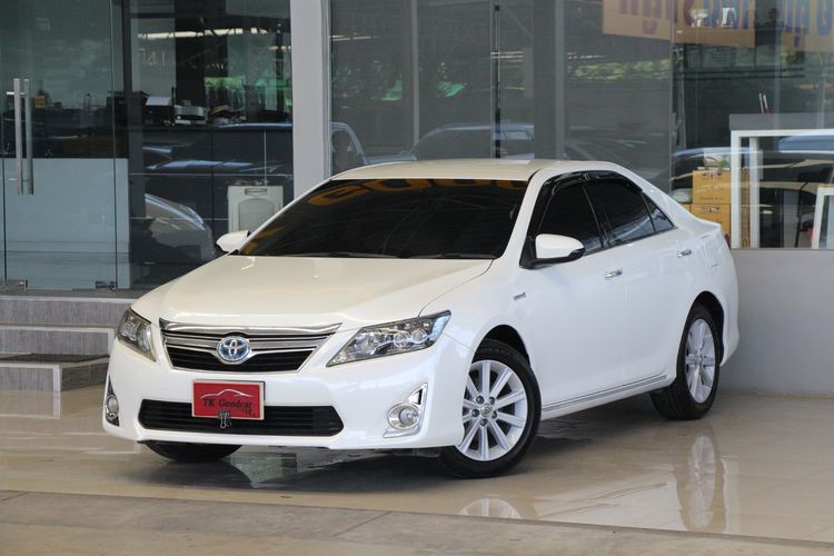 รถ Toyota Camry 2.5 Hybrid สี ขาว