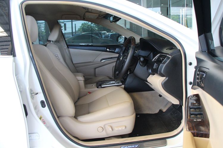 Toyota Camry 2012 2.5 Hybrid Sedan ไฮบริด ไม่ติดแก๊ส เกียร์อัตโนมัติ ขาว รูปที่ 3