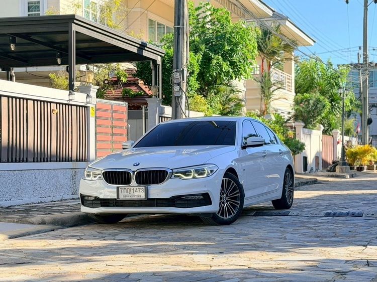 รถ BMW Series 5 520d สี ขาว