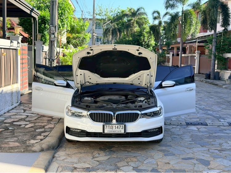 รถ BMW Series 5 520d สี ขาว