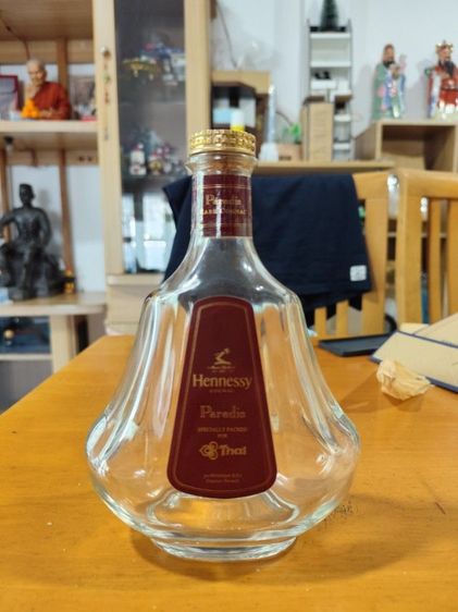 ขวดเปล่า Hennessy Paradis รุ่นเก่า หายาก สภาพดี ตามรูป สำหรับ สะสม หรือ ตั้งโชว์