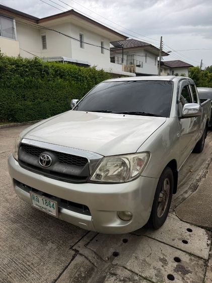 รถ Toyota Hilux Vigo 2.7 G สี เงิน