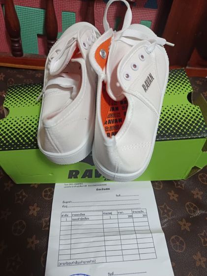 รองเท้าออกกำลังกาย อื่นๆ ไม่ระบุ ขายรองเท้าพละสีขาวเบอร์35ใหม่มือ1