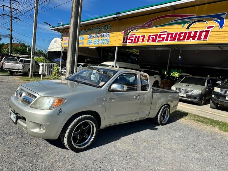 รถ Toyota Hilux Vigo 2.5 E สี บรอนซ์ทอง