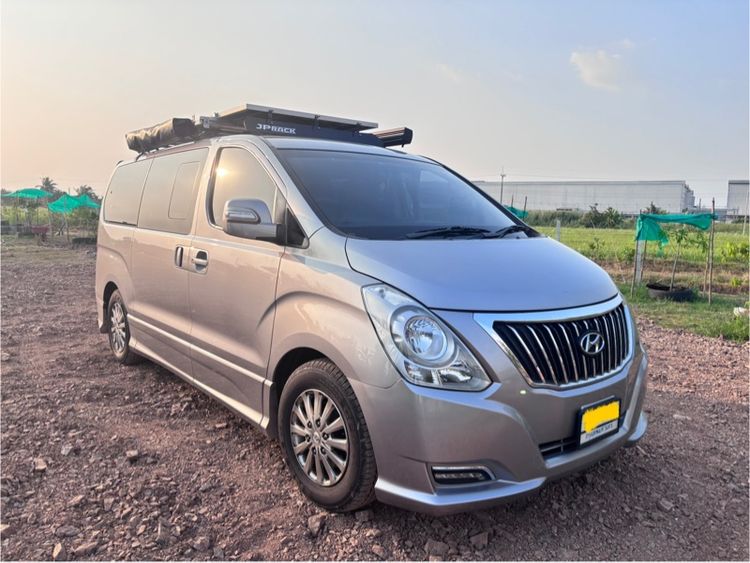 Hyundai H-1  2017 2.5 Deluxe Van ดีเซล ไม่ติดแก๊ส เกียร์อัตโนมัติ บรอนซ์เงิน รูปที่ 3