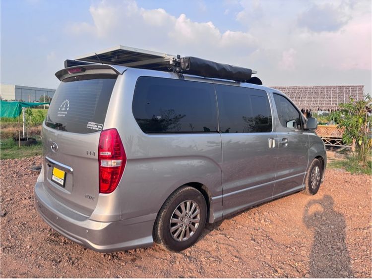 Hyundai H-1  2017 2.5 Deluxe Van ดีเซล ไม่ติดแก๊ส เกียร์อัตโนมัติ บรอนซ์เงิน รูปที่ 4