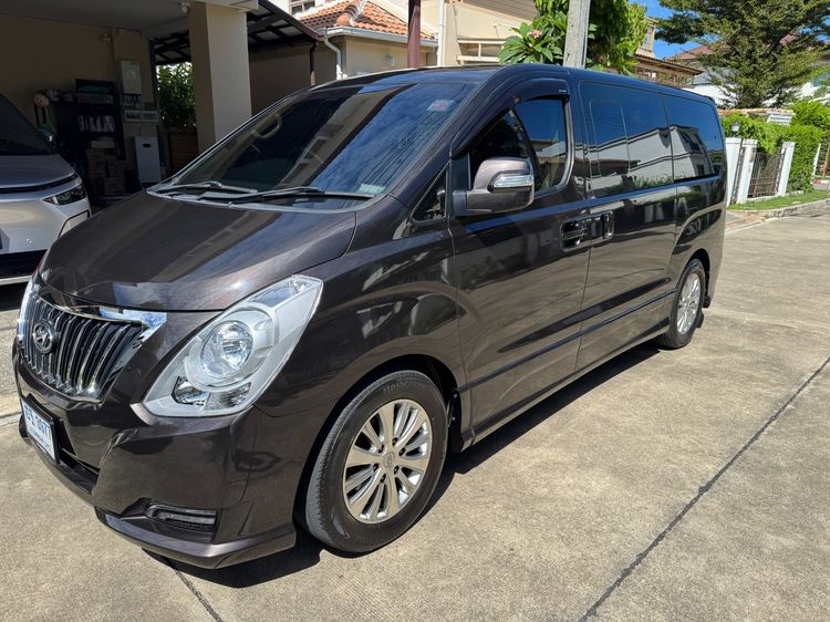 รถ Hyundai H-1  2.5 Elite สี น้ำตาล