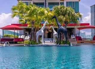 Riviera​ Ocean​ Drive