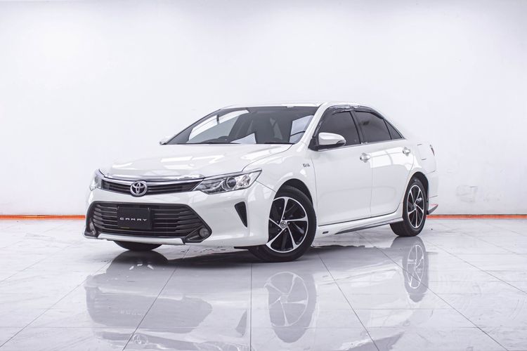 รถ Toyota Camry 2.0 G Extremo สี ขาว