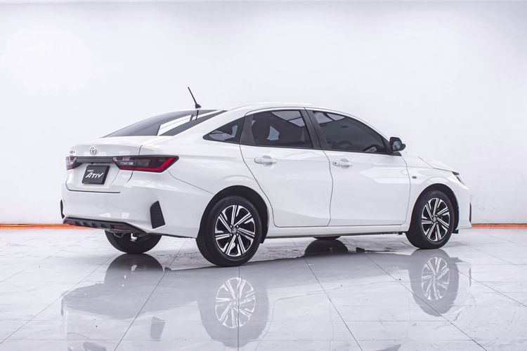 Toyota Yaris ATIV 2023 1.2 Sport Sedan เบนซิน ไม่ติดแก๊ส เกียร์อัตโนมัติ ขาว รูปที่ 4