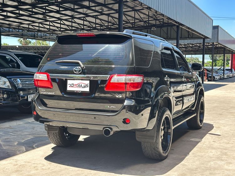 Toyota Fortuner 2009 2.7 V Utility-car เบนซิน LPG เกียร์อัตโนมัติ ดำ รูปที่ 4