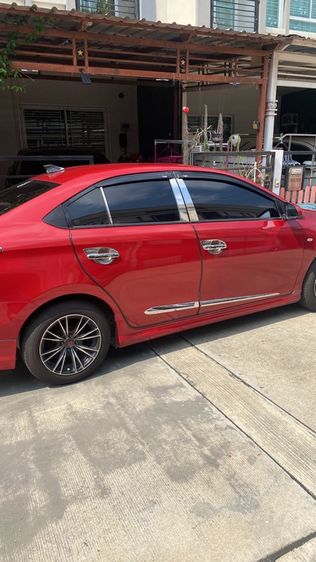 รถ Toyota Vios 1.5 E สี แดง
