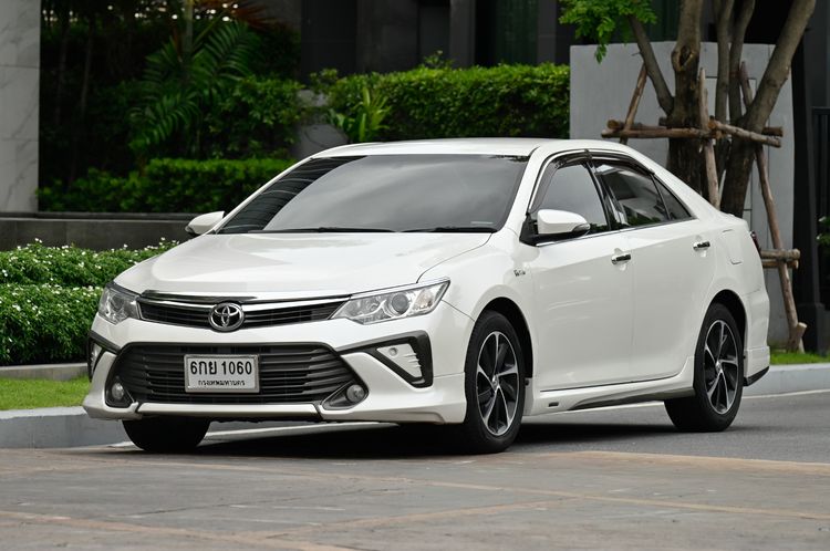 รถ Toyota Camry 2.0 G Extremo สี ขาว