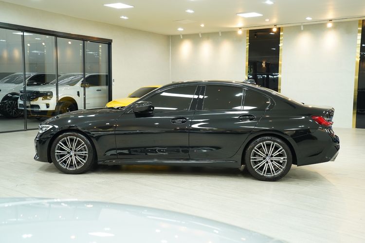 BMW Series 3 2021 320d Sedan ดีเซล เกียร์อัตโนมัติ ดำ รูปที่ 4