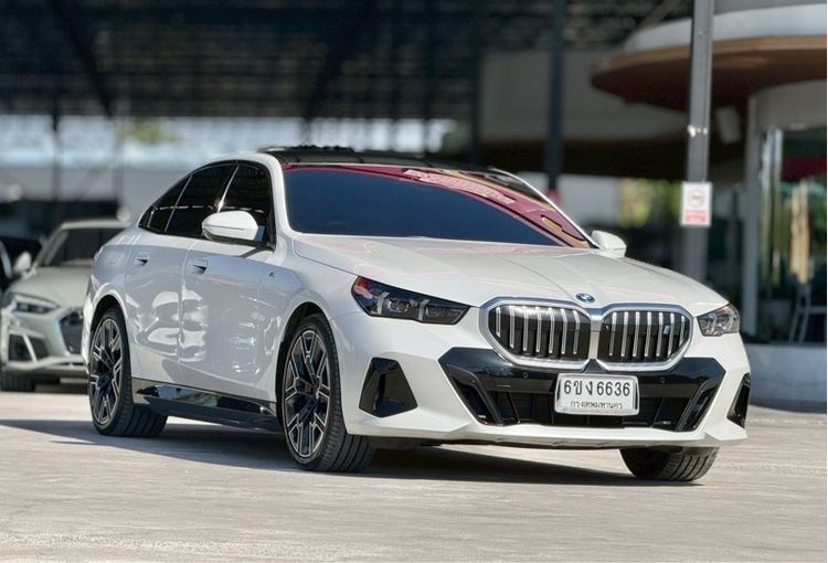 รถ BMW I5 eDrive40 M Sport สี ขาว