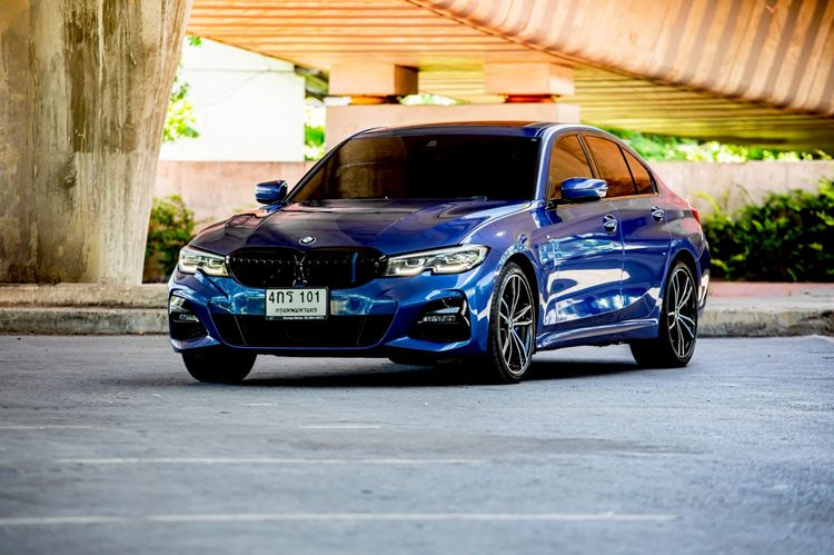 BMW Series 3 2022 330e Sedan ปลั๊กอินไฮบริด (PHEV) เกียร์อัตโนมัติ น้ำเงิน รูปที่ 3