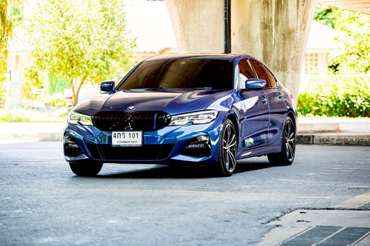 รถ BMW Series 3 330e สี น้ำเงิน