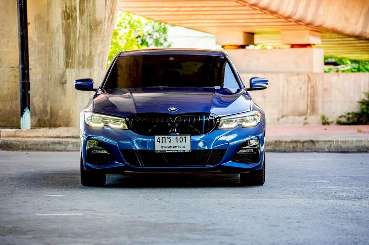 BMW Series 3 2022 330e Sedan ปลั๊กอินไฮบริด (PHEV) เกียร์อัตโนมัติ น้ำเงิน รูปที่ 2