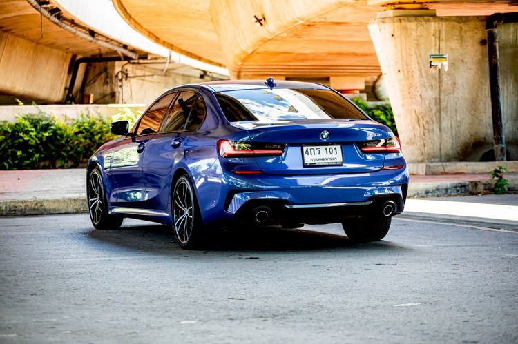BMW Series 3 2022 330e Sedan ปลั๊กอินไฮบริด (PHEV) เกียร์อัตโนมัติ น้ำเงิน รูปที่ 4