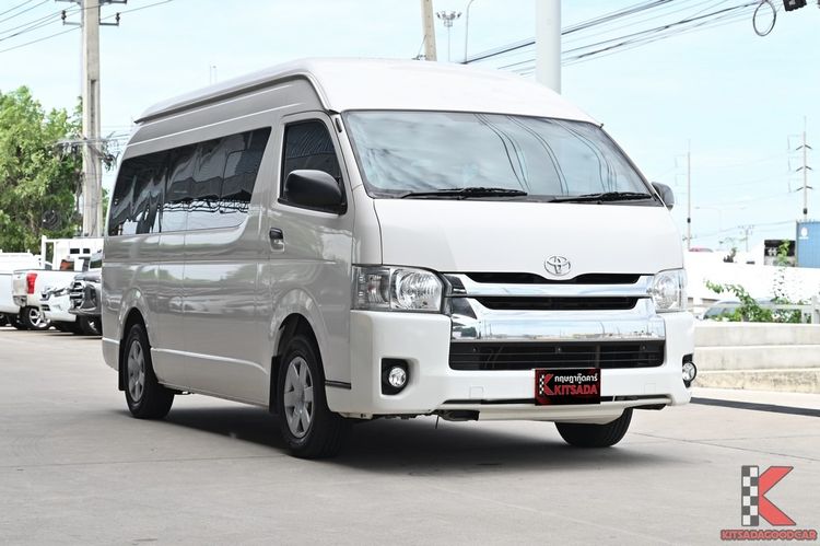 รถ Toyota Commuter 3.0 สี ขาว