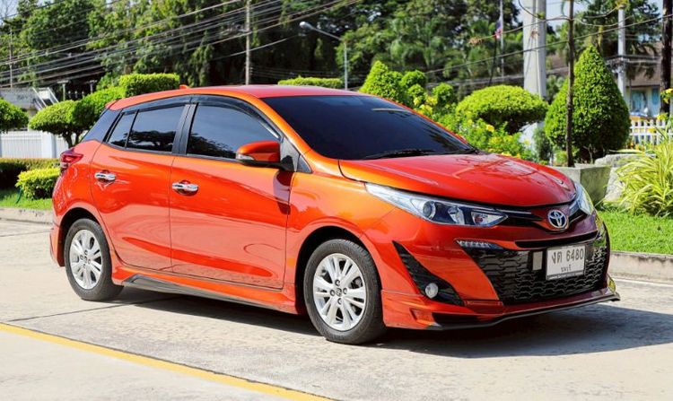 Toyota Yaris 2018 1.2 E Sedan เบนซิน ไม่ติดแก๊ส เกียร์อัตโนมัติ ส้ม รูปที่ 2