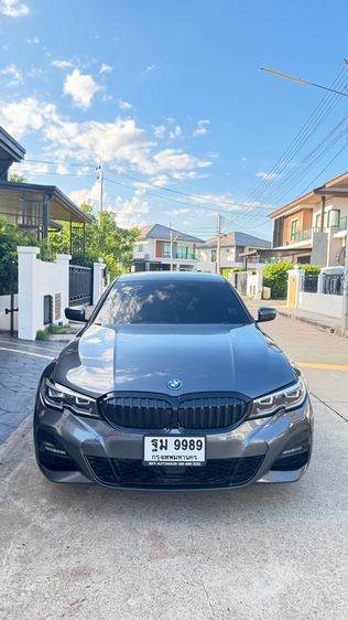 รถ BMW Series 3 330e สี เทา
