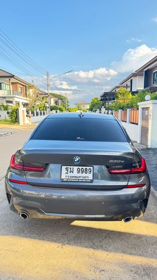 BMW Series 3 2022 330e Sedan ปลั๊กอินไฮบริด (PHEV) ไม่ติดแก๊ส เกียร์อัตโนมัติ เทา รูปที่ 2
