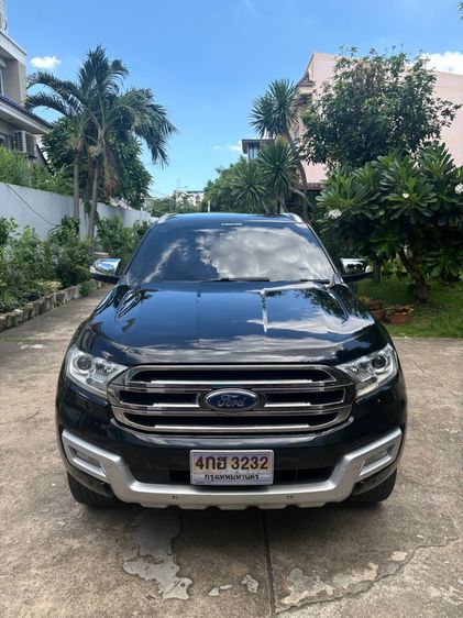 รถ Ford Everest 2.2 Titanium Plus สี ดำ