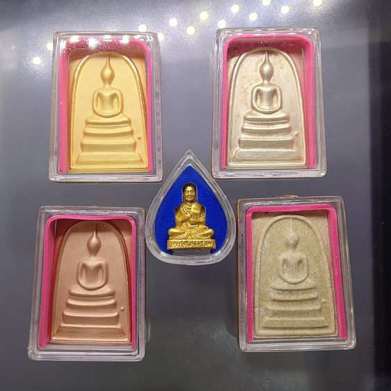 พระสมเด็จวัดระฆัง “จักรพรรดิแห่งพระเครื่องเมืองสยาม” บรรจุมวลสารเก่า รุ่นใต้ร่มโพธิ์ทอง พ.ศ. 2549 ชุดกรรมการ กล่องเดิมๆ รูปที่ 3