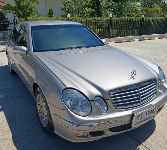 รถ Mercedes-Benz E-Class E200 สี เทา