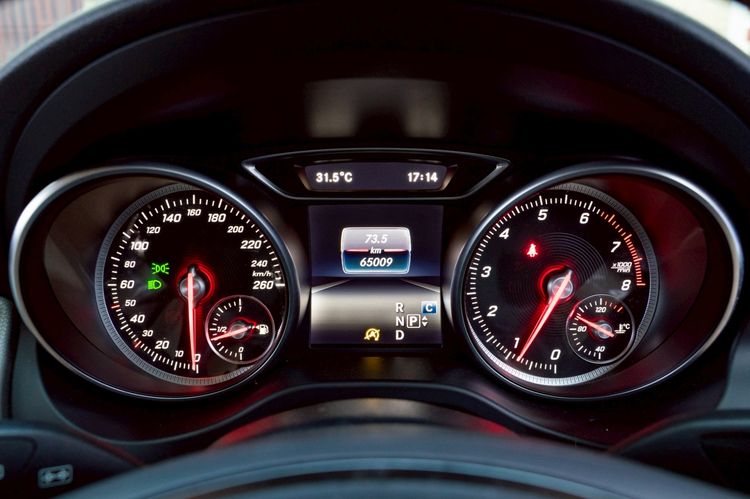 Mercedes-Benz GLA-Class 2020 GLA200 Utility-car เบนซิน ไม่ติดแก๊ส เกียร์อัตโนมัติ เทา รูปที่ 2