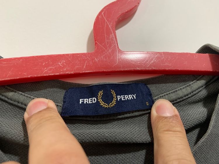 เสื้อยืด Fred Perry แท้ 💯 size S ขนาด อก 19.5 ยาว 27 นิ้ว สภาพดี ดีเทลสวย เนื้อผ้าดีมากนิ่มใส่สบาย หายากน่าสะสมครับ รูปที่ 3