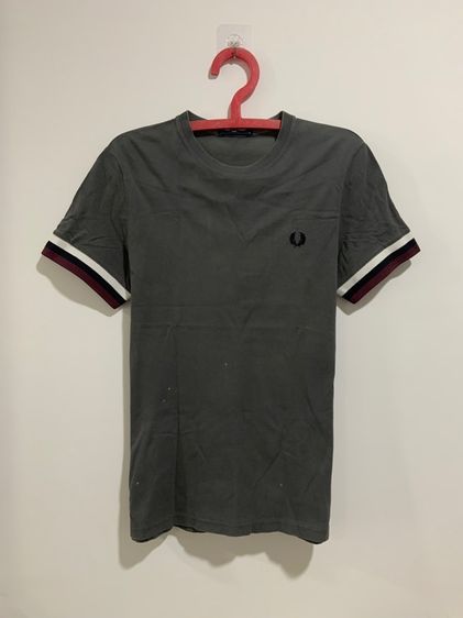 เสื้อยืด Fred Perry แท้ 💯 size S ขนาด อก 19.5 ยาว 27 นิ้ว สภาพดี ดีเทลสวย เนื้อผ้าดีมากนิ่มใส่สบาย หายากน่าสะสมครับ