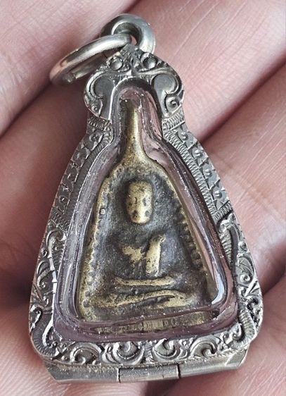 เหรียญ​จอบ​ใหญ่​หลวงพ่อ​เงิน​วัด​บาง​คลาน​ออ​กวัด​ห้วย​เขน​ปี​2456-2460​สภาพ​สวย​หน้าตา​ยัง​ติด​ชัด​ พุทธ​คุณ​ไม่ต่างจากวัดบางคลานมีจอบไม่มีจนโบราณ​ว่าไว้ครับพร้อมเลี่ยมเงิน