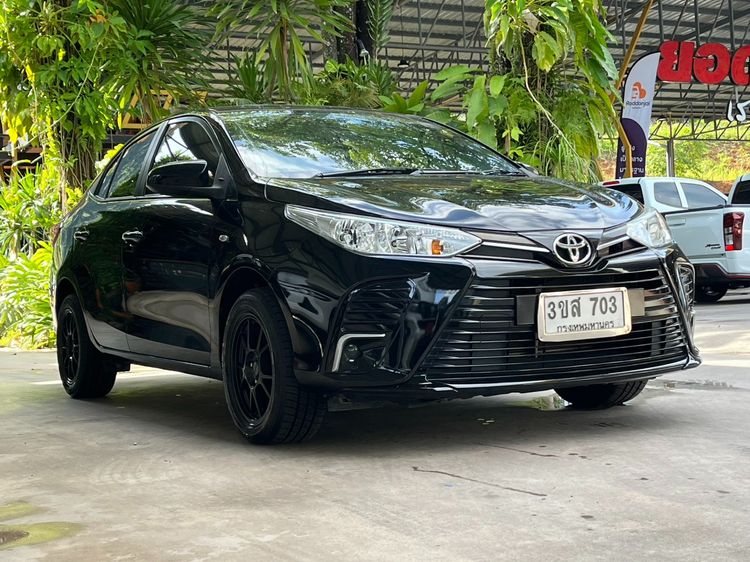 Toyota Yaris ATIV 2022 1.2 Entry Sedan เบนซิน ไม่ติดแก๊ส เกียร์อัตโนมัติ ดำ รูปที่ 4