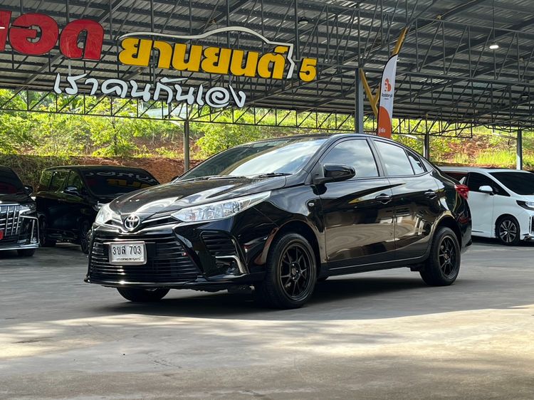 Toyota Yaris ATIV 2022 1.2 Entry Sedan เบนซิน ไม่ติดแก๊ส เกียร์อัตโนมัติ ดำ รูปที่ 2