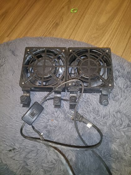 อุปกรณ์นี้คือพัดลมระบายความร้อนสำหรับตู้ปลา (Aquarium Cooling Fan) แบบคู่