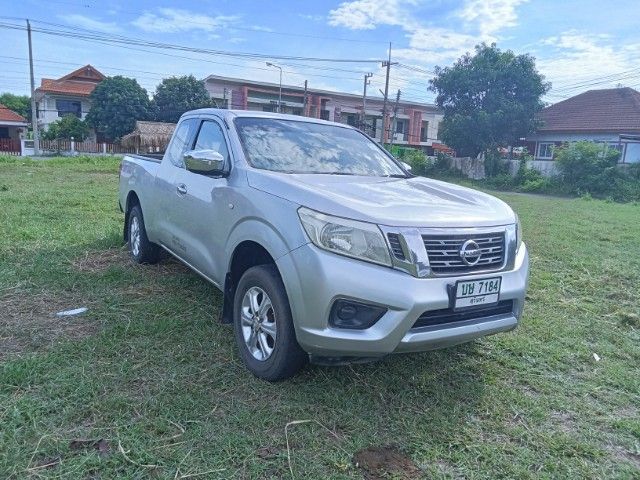 รถ Nissan Navara 2.5 V สี บรอนซ์เงิน