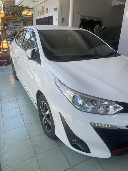 รถ Toyota Yaris ATIV 1.2 E สี ขาว