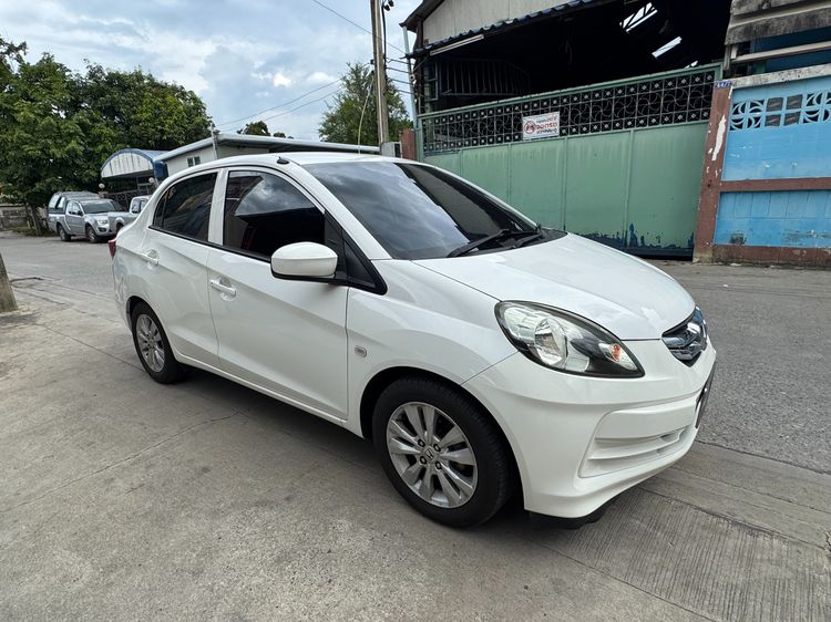 รถ Honda Brio 1.2 V สี ขาว