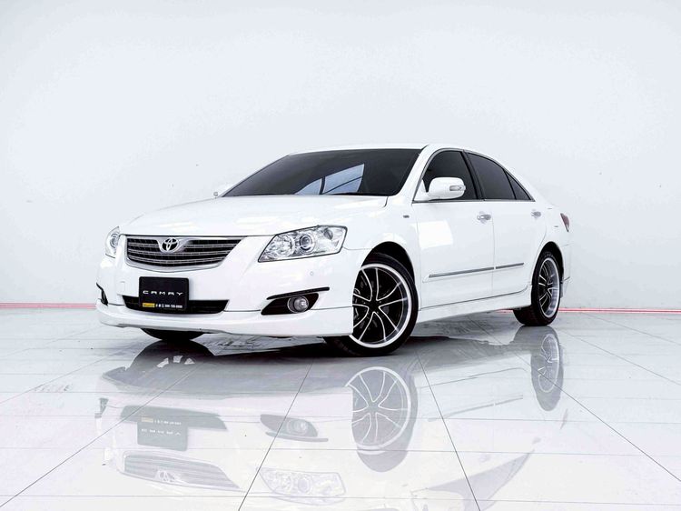 รถ Toyota Camry 2.4 V สี ขาว