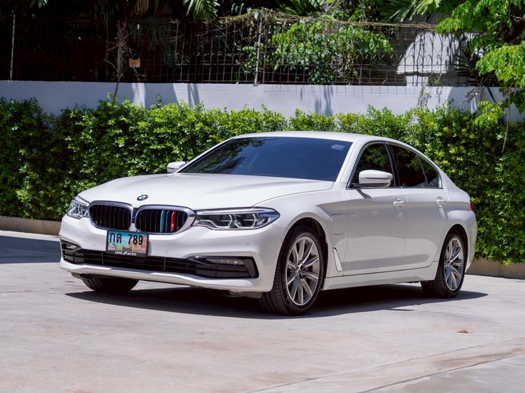 BMW Series 5 2021 530e Sedan ปลั๊กอินไฮบริด (PHEV) ไม่ติดแก๊ส เกียร์อัตโนมัติ ขาว รูปที่ 3