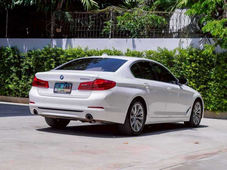 BMW Series 5 2021 530e Sedan ปลั๊กอินไฮบริด (PHEV) ไม่ติดแก๊ส เกียร์อัตโนมัติ ขาว รูปที่ 4