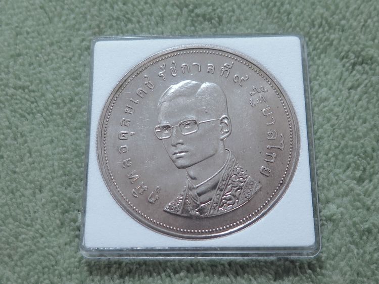 เหรียญ100บาท อนุรักษ์ธรรมชาติและสัตว์ป่า พศ.2517 เนื้อเงิน รูปที่ 2