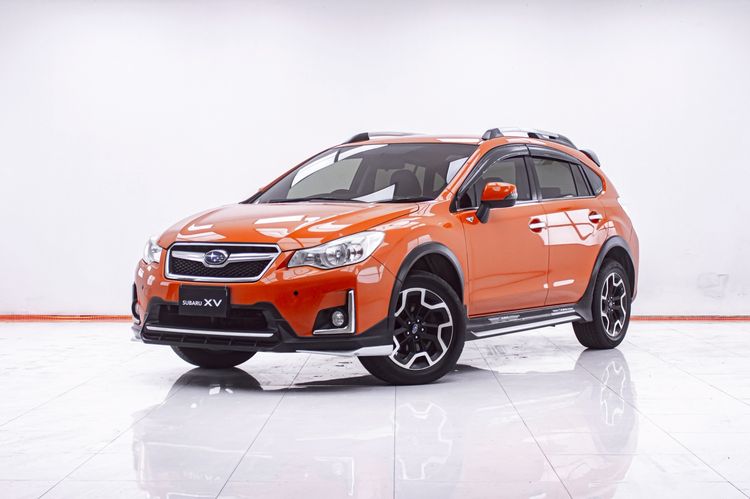 รถ Subaru XV 2.0 Crosstrek 4WD สี ส้ม