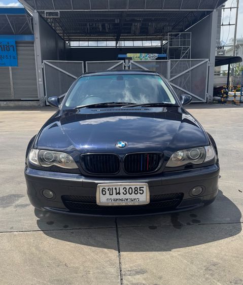 รถ BMW Series 3 330i สี น้ำเงิน