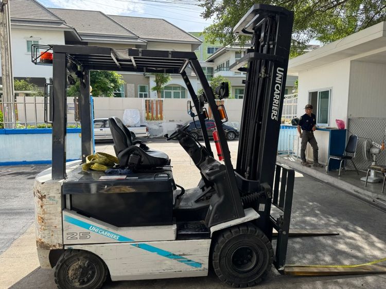 Forklift Unicaririer Model T1B2R25U