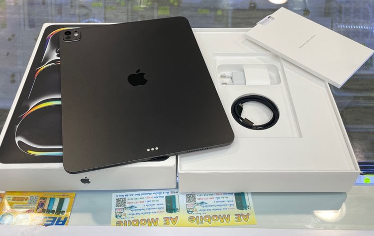 ipad pro 13นิ้ว M5 512GB WiFi ประกันเกือบเต็มปี