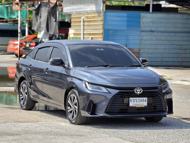 Toyota Yaris ATIV 2024 1.2 Premium Luxury Sedan เบนซิน ไม่ติดแก๊ส เกียร์อัตโนมัติ เทา รูปที่ 3